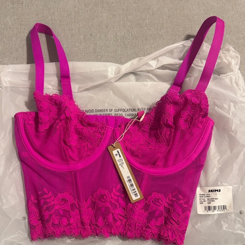 SKIMS LACE BALCONETTE CORSET | FUCHSIA - Picture 2 of 6